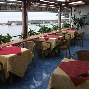 https://holidays-baia-damalfi.hotels-amalfi.com